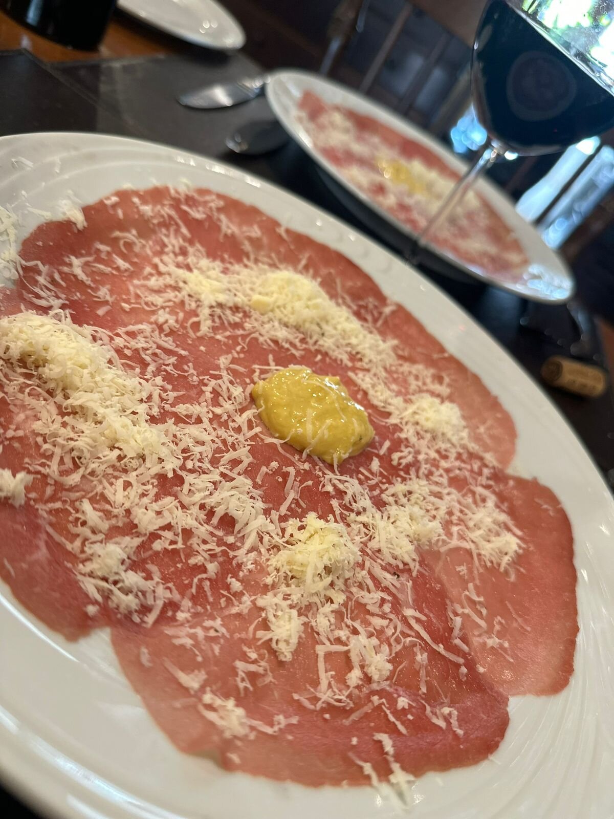 Carpaccio com parmesão e mostarda